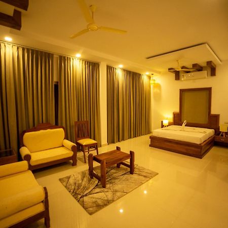 Opm Inn Payyannur 外观 照片