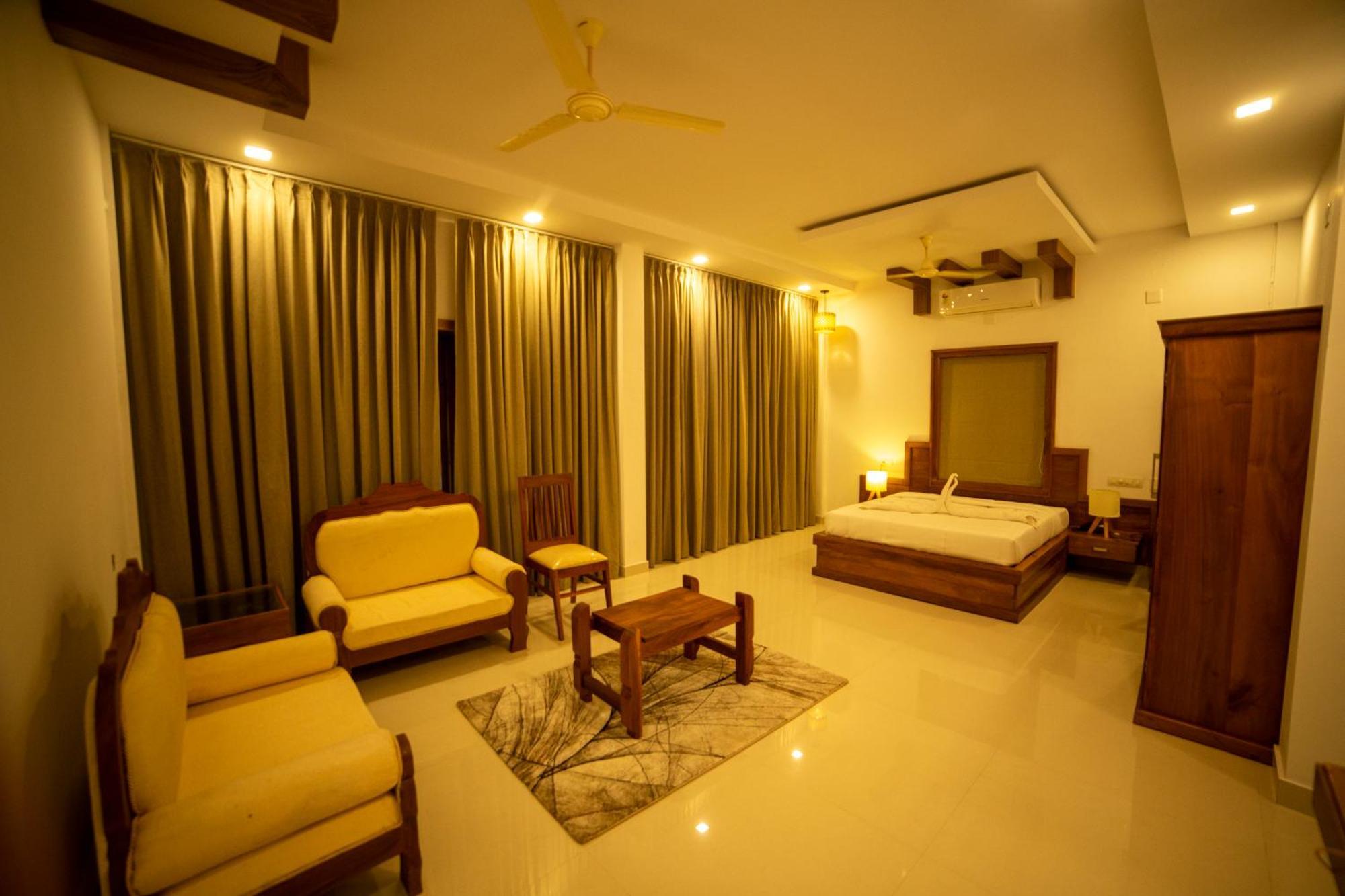 Opm Inn Payyannur 外观 照片